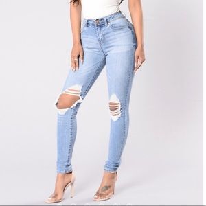 Light Stone Wash distressed jeans